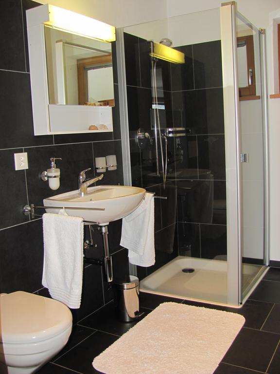 Tschlin Ferienwohnung Caviezel מראה חיצוני תמונה